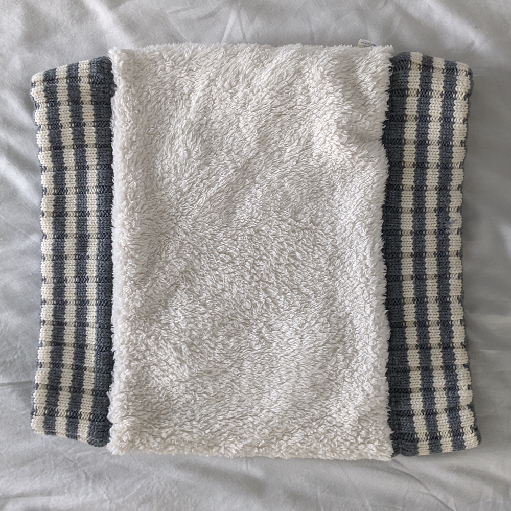Lululemon Sherpa Scarf (RARE) - Picture 6 of 8